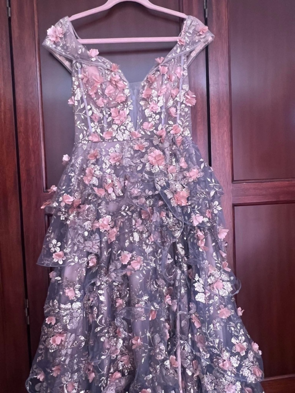 Size 6 Ladevine CC5299 - 3D
Floral Embellished Off-Shoulder
Ball Gown - Picture 4 of 5